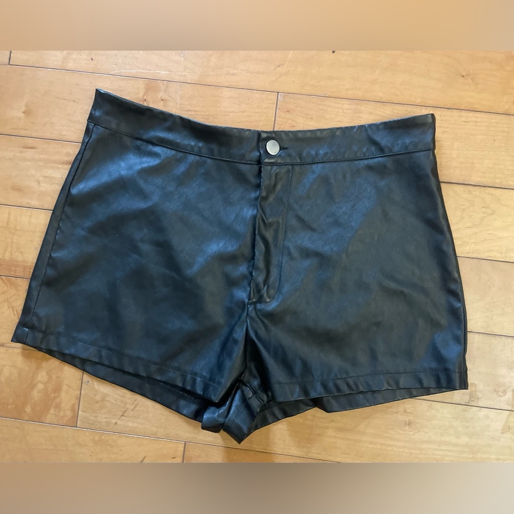 Black Faux Leather Women’s Shorts L